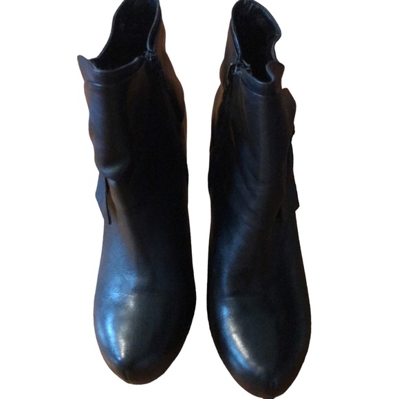 EUC Gianni Bini Zip-up Black Leather Booties with sexy bow on each side - Picture 5 of 11